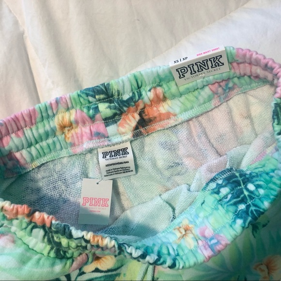 🌺🌴PINK VS Shorts🌺🌴 - Picture 14 of 16